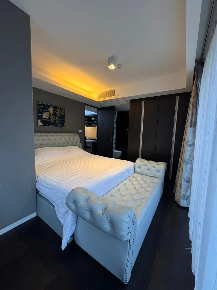 For rent: Siamese Gioia Sukhumvit 31. Ready-to-move-in unit with spacious living area. Book today! Don't miss out!