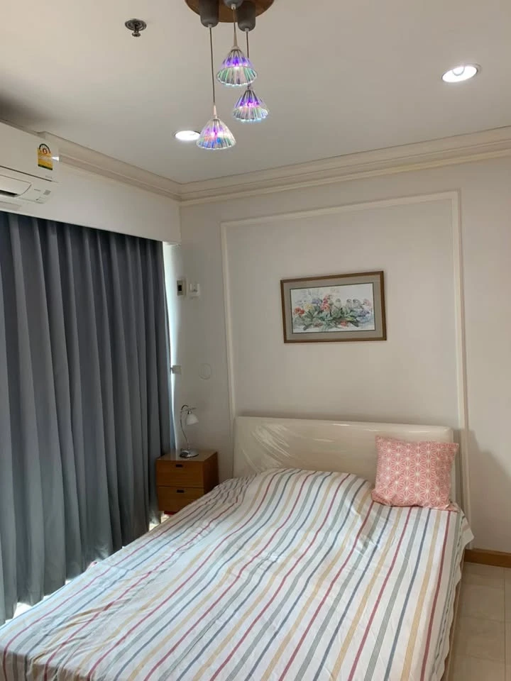 For rent Silom Grand Terrace, 6th floor, 45 sqm, decorated in a casual style, already happy, if you miss it, you will regret it.