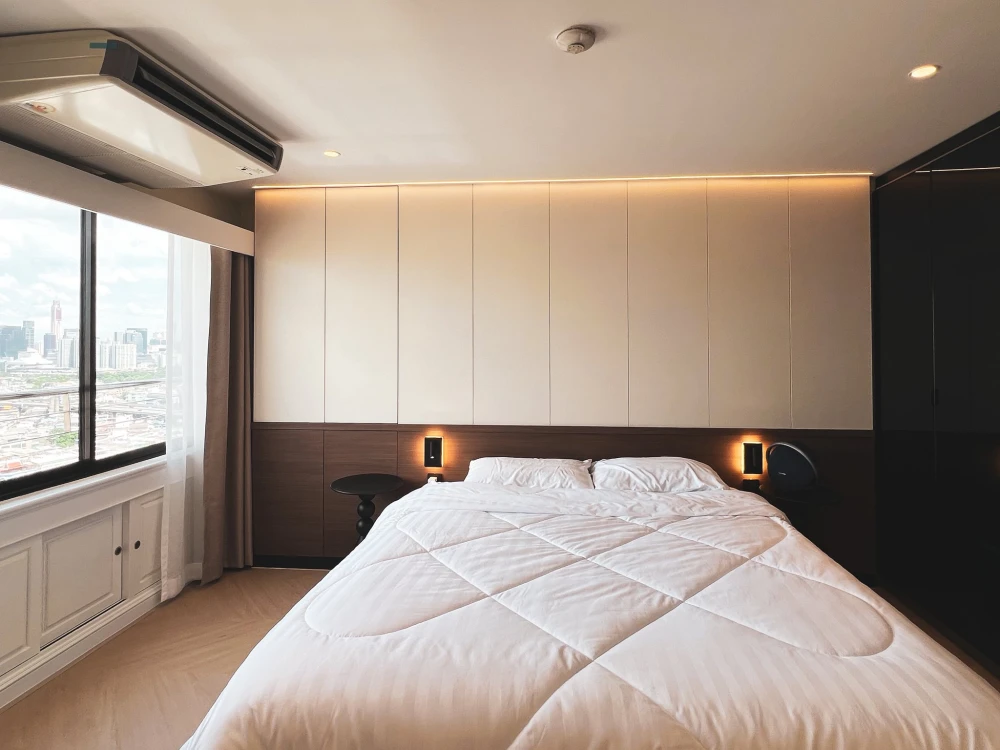 For rent: Siphraya Riverview, 2 bedrooms, plenty of living space, good location, beautiful view from high floor, don't miss it.