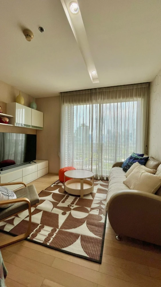 For rent Siri @ Sukhumvit, very spacious room, lots of usable space, beautiful view and no blocked view. Book now and you won't be disappointed.