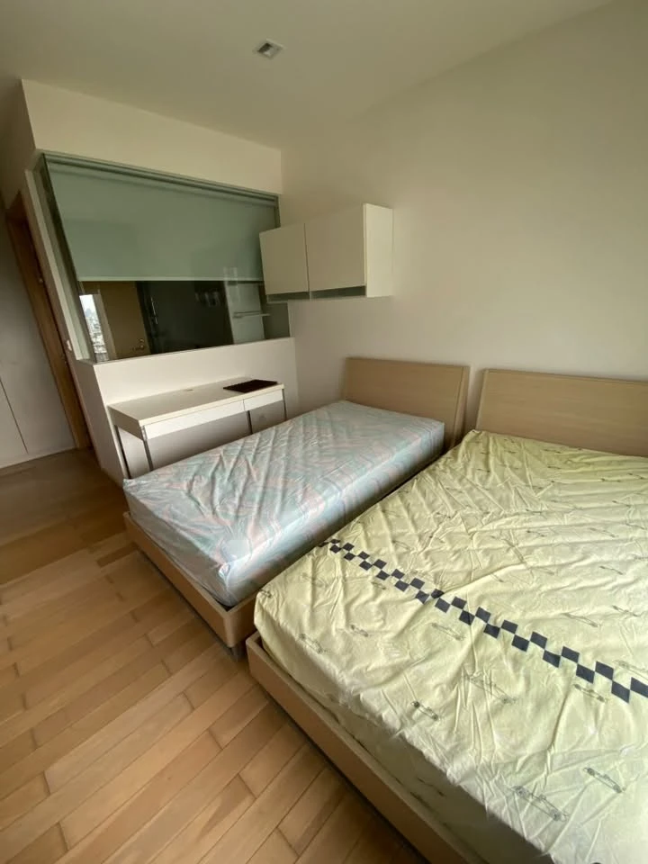 For rent: Siri @ Sukhumvit. Very spacious room with Lumpini Park view, peaceful atmosphere, fully furnished and ready to move in.