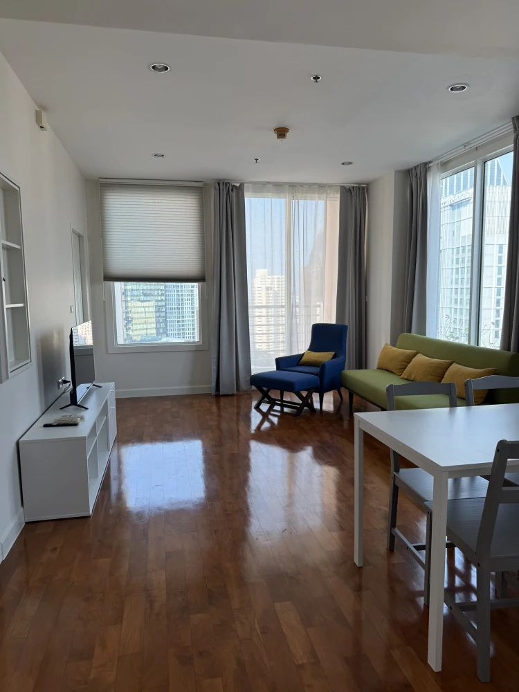 For rent: Siri Residence Sukhumvit 24. Cozy living room and ample storage space. Enjoy beautiful city and garden views from the 25th floor corner unit