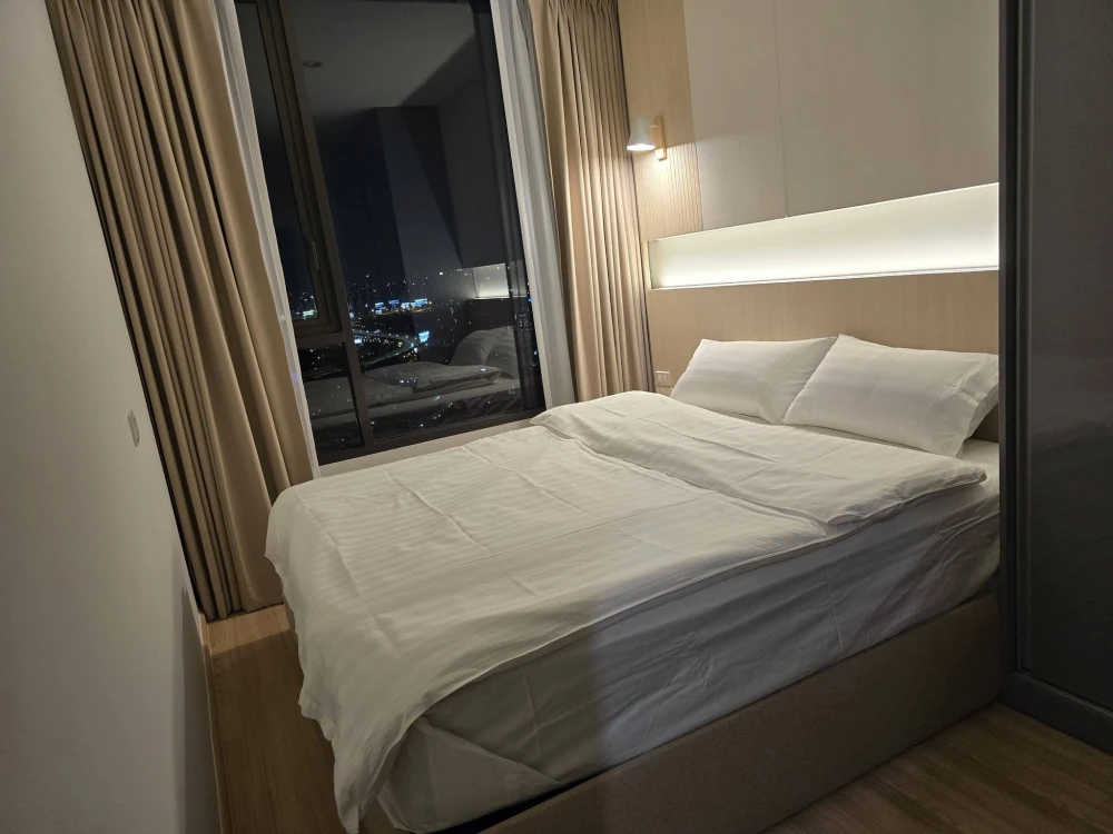 For rent: Skyrise Avenue Sukhumvit 64. Very high floor unit with stunning city views and gorgeous built-in furnishings. Don't miss out!