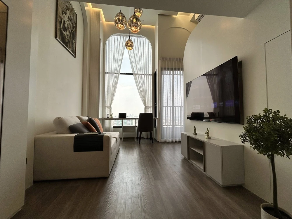 For rent: So Origin Kaset Interchange, 21st floor, 4m high ceiling, beautifully decorated and very comfortable. Book now!