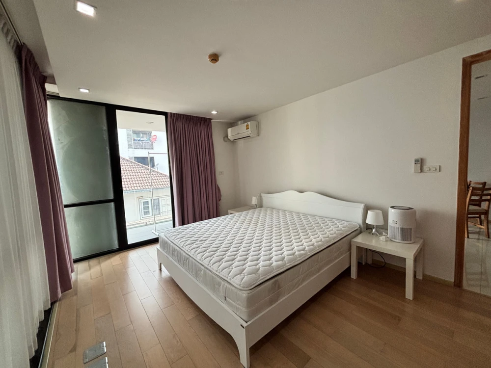 For rent: SOCIO Ruamrudee corner unit, fully furnished. Book now!