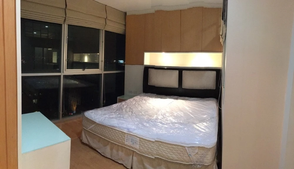For rent: St. Louis Grand Terrace, 14th floor. A lovely, fully furnished unit. Book now!