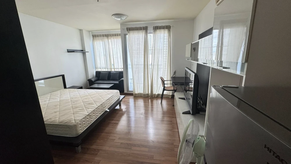 For rent: Sukhumvit Plus, 12th floor, spacious room, comfortable living, comes with complete decorations, reserve now!