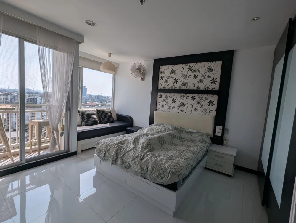 For rent: Sukhumvit Plus studio apartment, fully furnished with all amenities. Don't miss this great deal!
