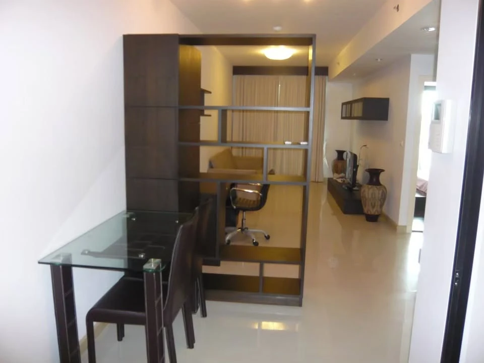 For rent Supalai Casa Riva, a riverside condo on the 9th floor, fully furnished and ready to move in, with electrical appliances and a washing machine