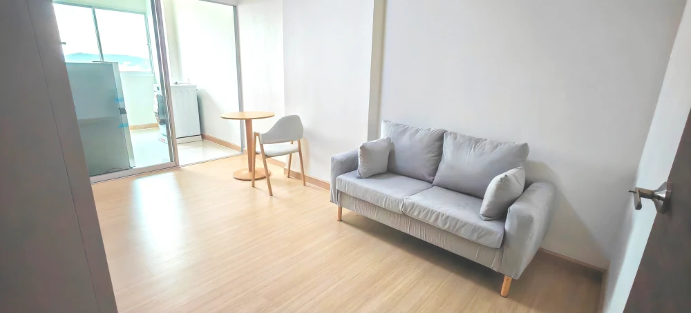 Supalai City Resort Chonburi for rent, a lovely room with complete furniture and appliances. Just bring your bags and move in!