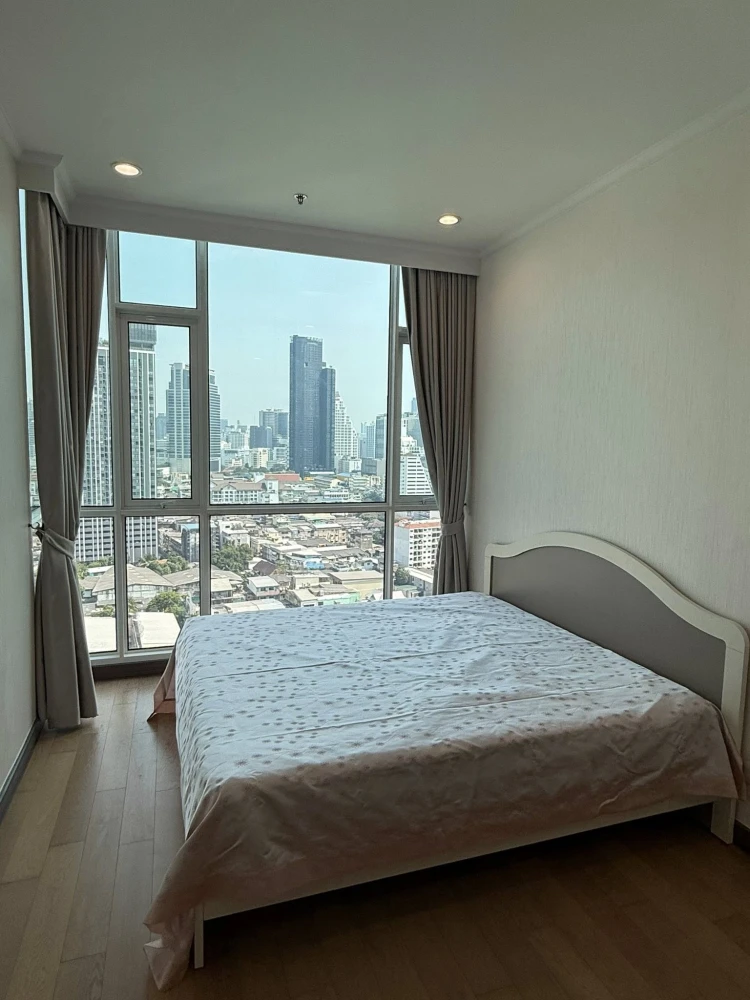 For rent: Supalai Elite Surawong, 1 bedroom, 1 bathroom, spacious living area, fully furnished, great location. Book now!