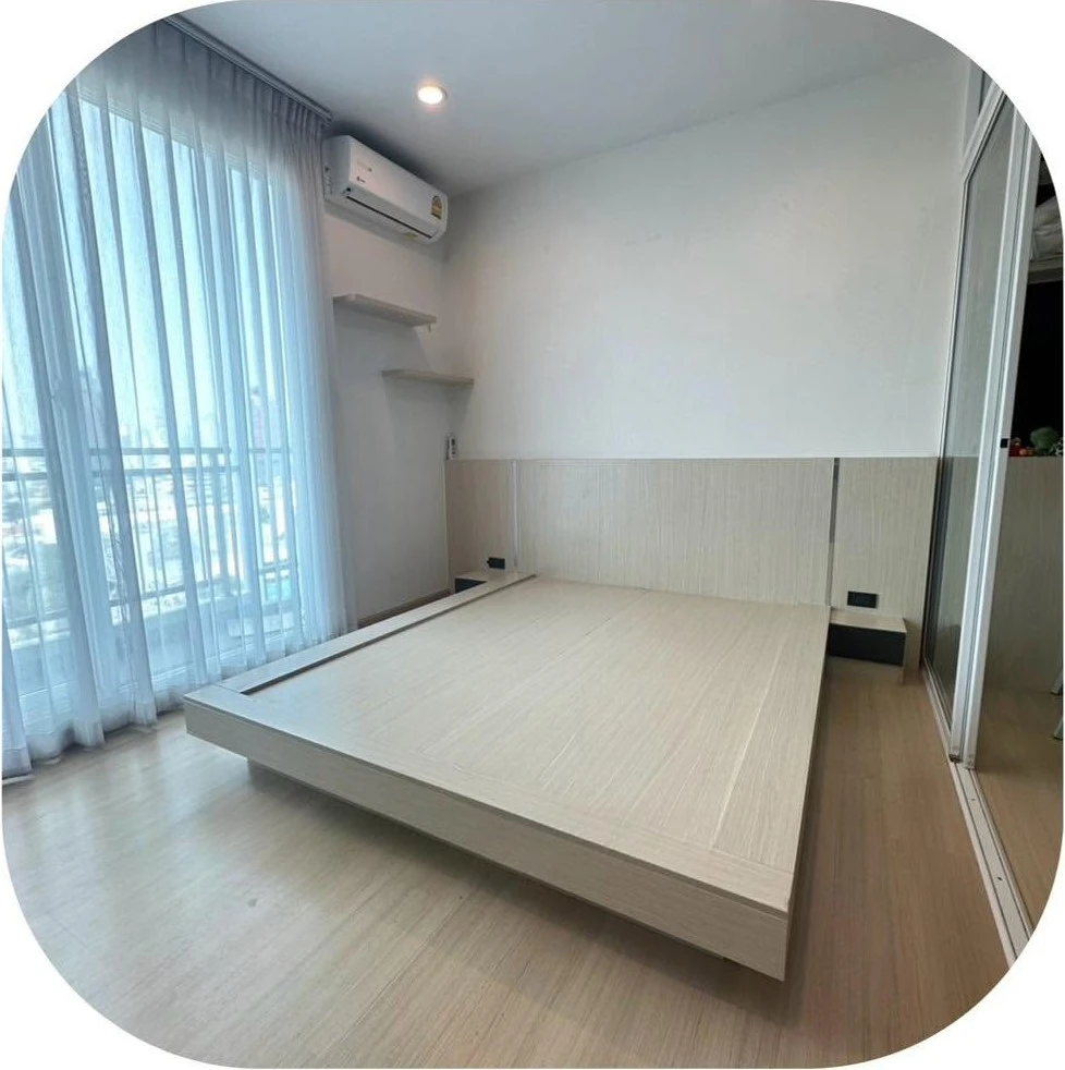 For rent: Supalai Lite Ratchada-Narathiwat-Sathorn. Beautiful, clean room with complete furniture and appliances. Just bring your bags and move in!