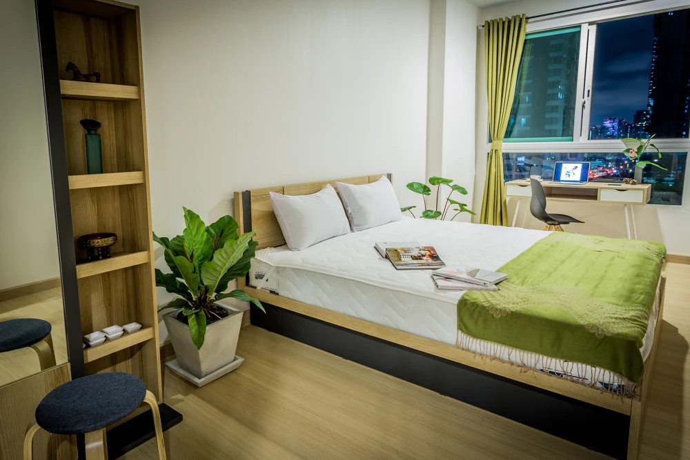 For rent: Supalai Lite @ Ratchada-Narathiwas-Sathorn. Spacious room with ample usable space, fully furnished. Book now!