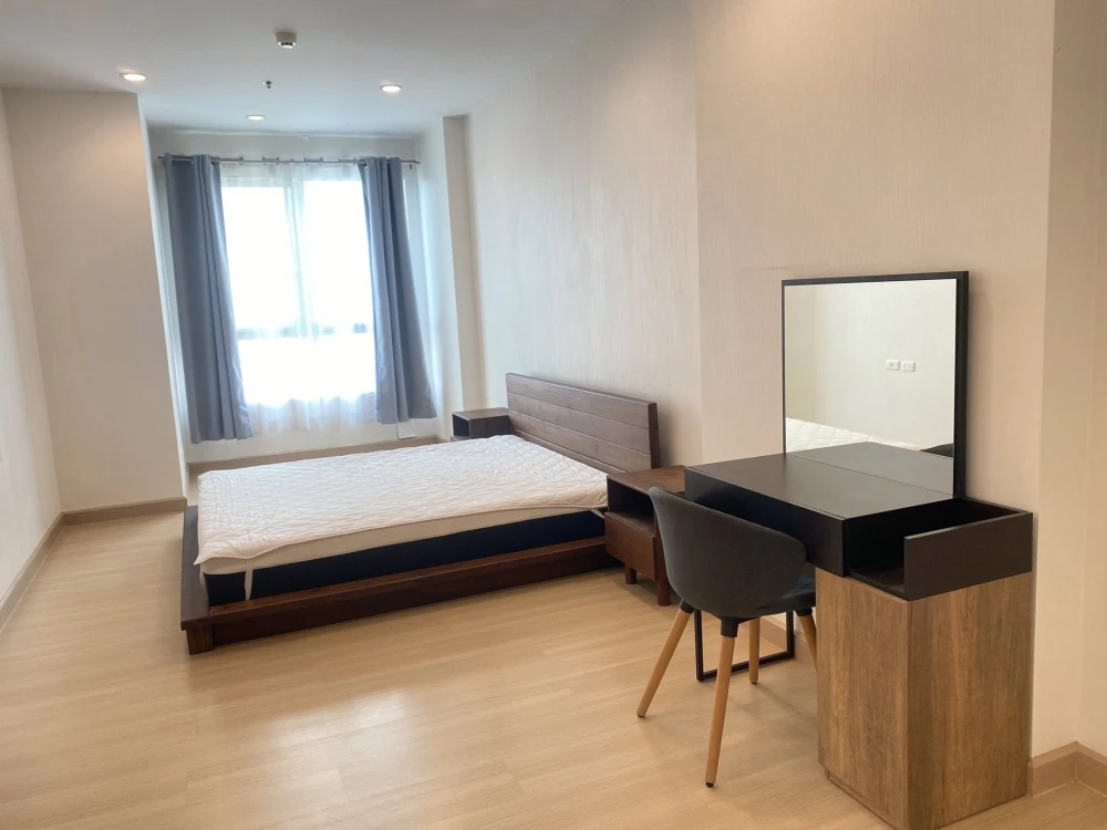 For rent: Supalai Lite @ Ratchada-Narathiwas-Sathorn, high floor unit, fully furnished, ready to move in. Just bring your suitcase! Book now before it