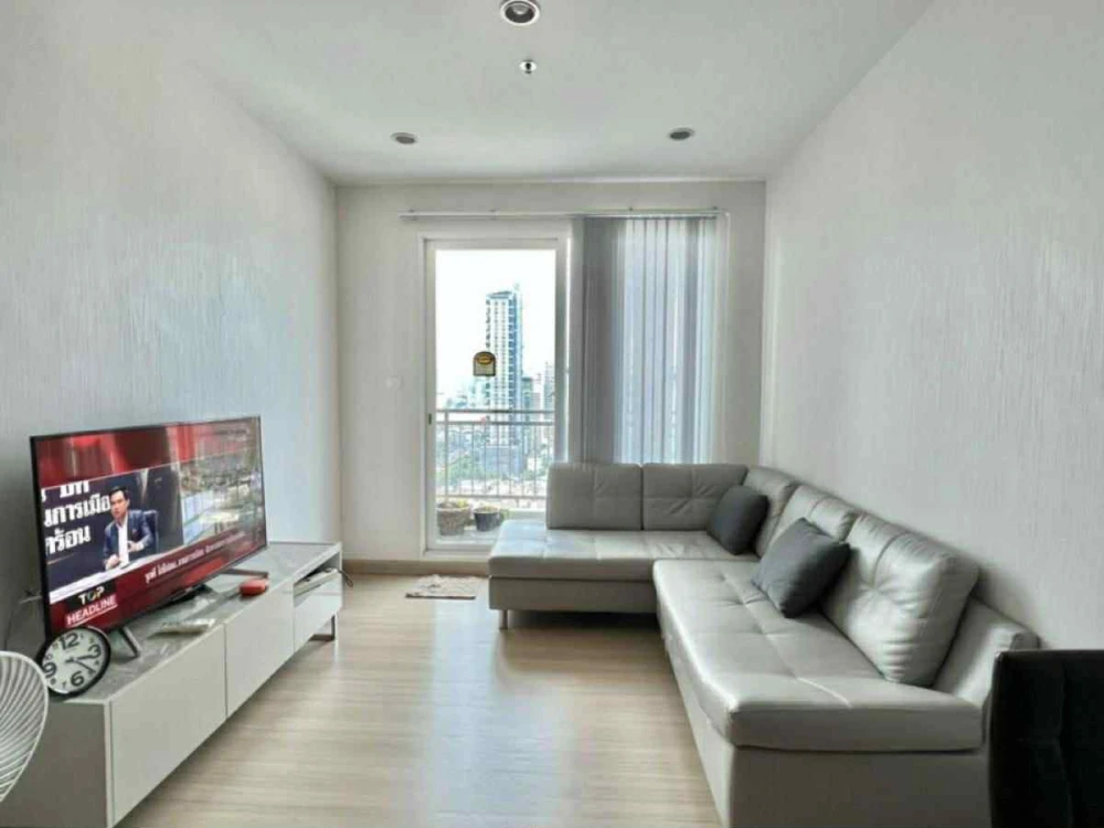 For rent Supalai Lite @ Ratchada-Narathiwas-Sathorn, a nice room with lots of usable space. Don't miss out on this great deal.