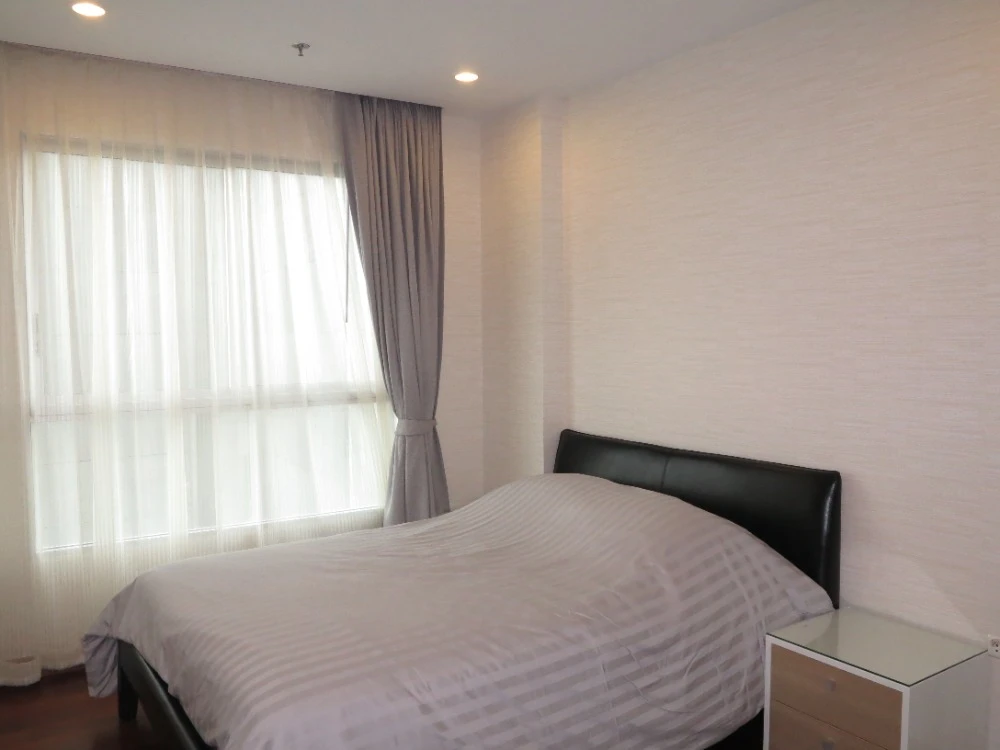 For rent: Supalai Lite Sathorn Charoenrat, 24th floor, fully furnished, very livable. Book now!
