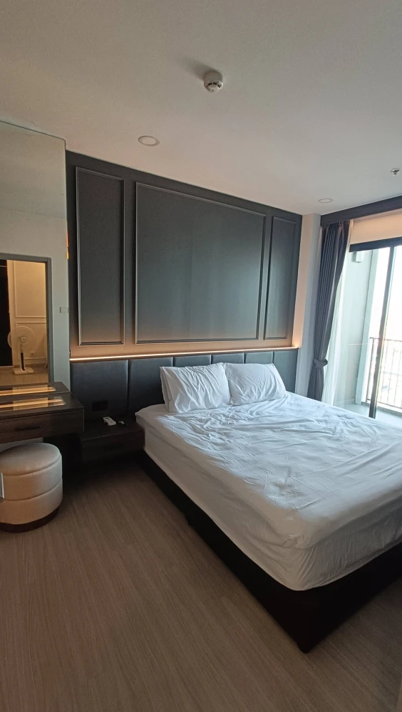 For rent: Supalai Lite Thaphra - Wongwian Yai, high floor unit, spacious and ready to move in, good ventilation. Book now!