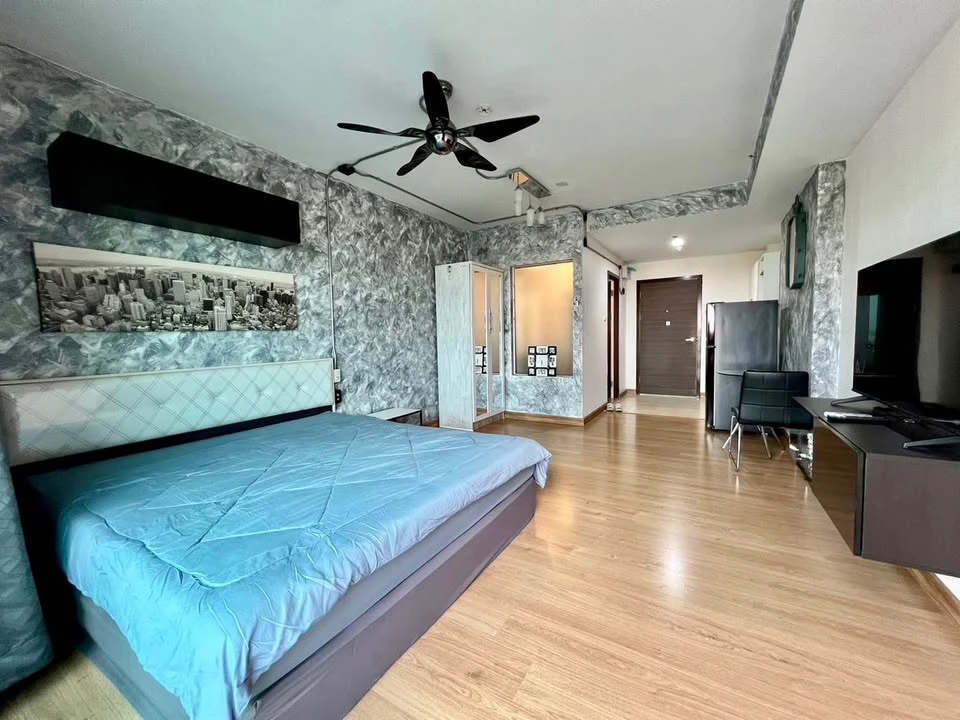 For rent: Supalai Mare Pattaya, high floor unit, corner room with garden view, fully furnished with appliances. Book now!