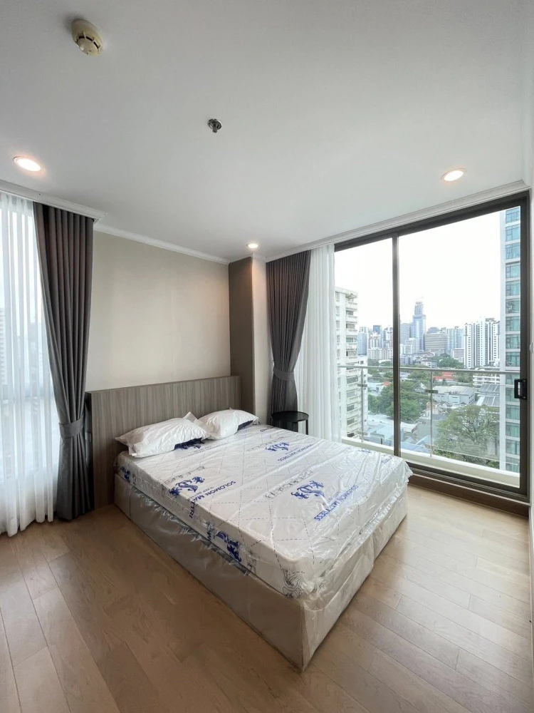 For rent: Supalai Oriental Sukhumvit 39, fully furnished with modern luxury decor and stunning Sukhumvit road views. All appliances included. Don't mi