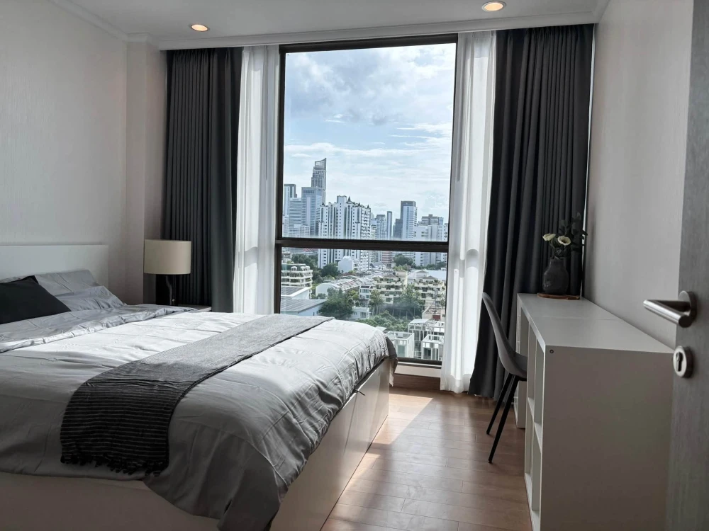 For rent: Supalai Oriental Sukhumvit 39. Very spacious unit with maximum usable space. Fully furnished and equipped with complete appliances.