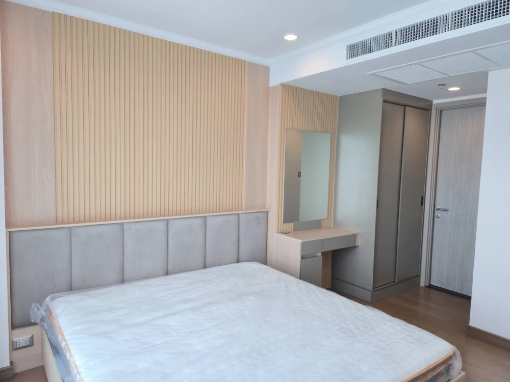 For rent: Supalai Oriental Sukhumvit 39, beautifully decorated unit with a coordinated color scheme, in a prime location, fully furnished. Book now!
