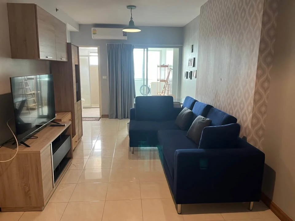 For rent Supalai Park Ekkamai-Thonglor, very spacious room, with excellent wallpaper, complete with electrical appliances, move in now, don't hesitate
