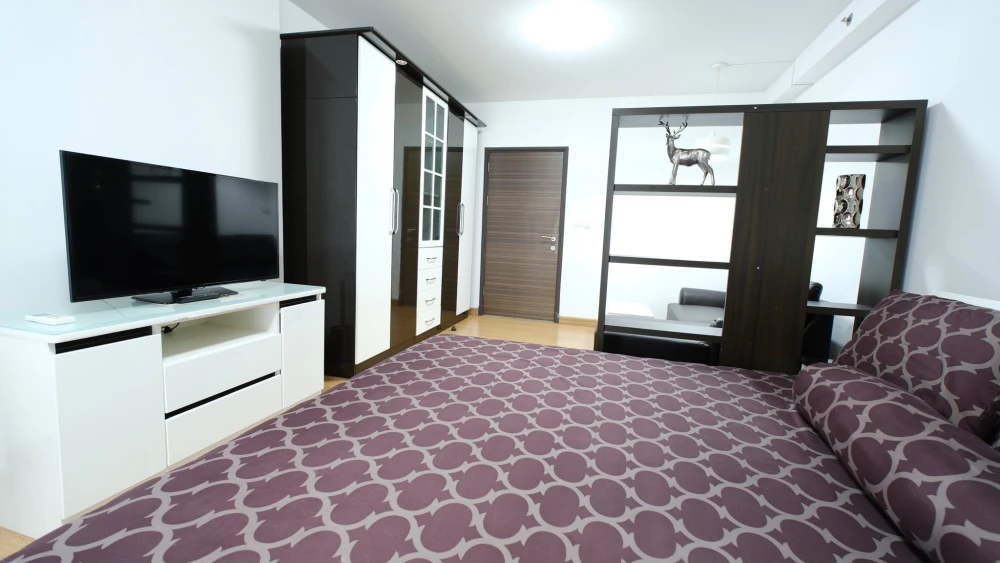 For rent: Supalai Park Ekkamai-Thonglor, high floor unit, comfortable and fully furnished. Book now!