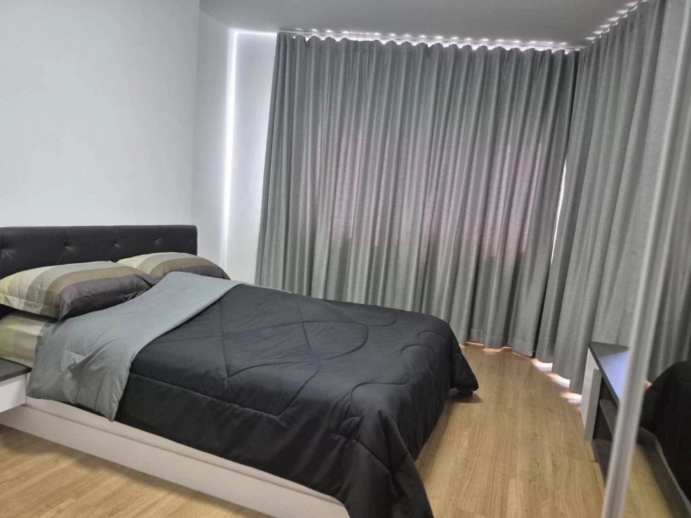 For rent: Supalai Park Ekkamai-Thonglor, 2 bedrooms, 1 bathroom, corner unit for ultimate privacy. Highly recommended!