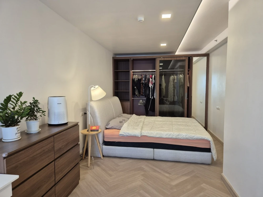 For rent Supalai Park Kaset, room size 51 sq m., can accommodate 2 people comfortably, beautifully decorated, pool view. Hurry, it will be gone soon.