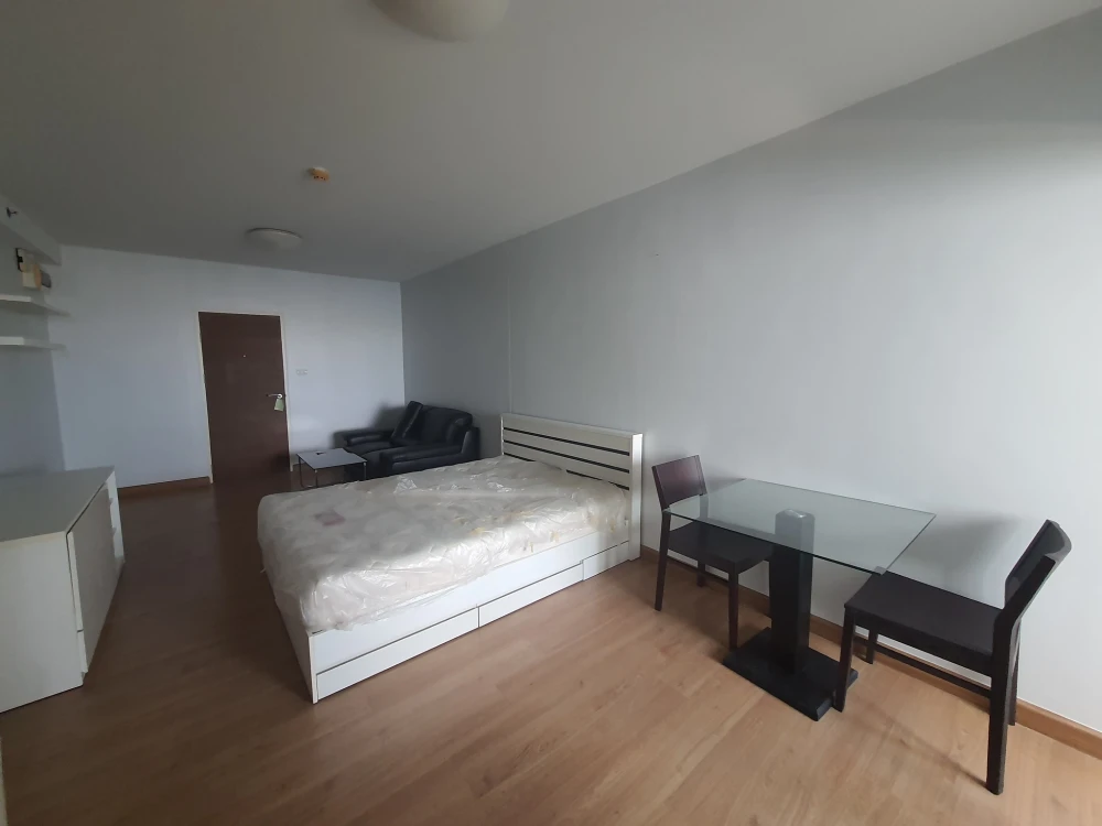 For rent Supalai Park Kaset, ready to move in, comes with complete facilities, book now, don't miss out.