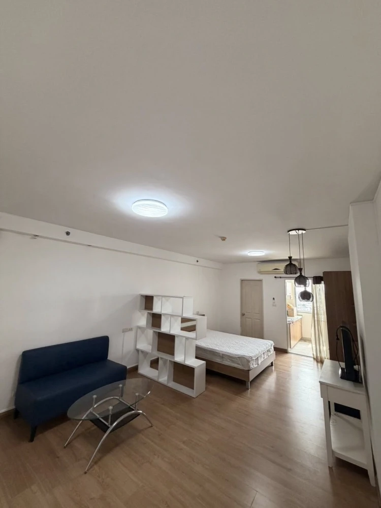 For rent: Supalai Park Kaset, Studio room, 35 sq.m., inner building, city view, quiet, ready to move in.