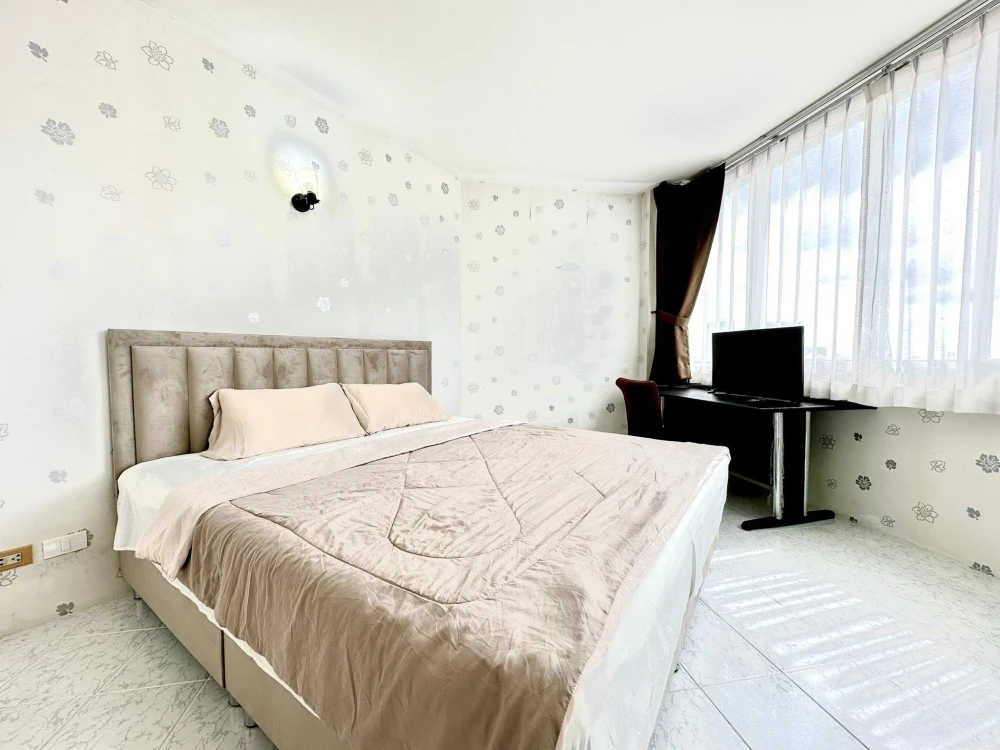 For rent Supalai Park Paholyothin 21, 28th floor, fully furnished room, ready to move in. Interested, book now, urgent.