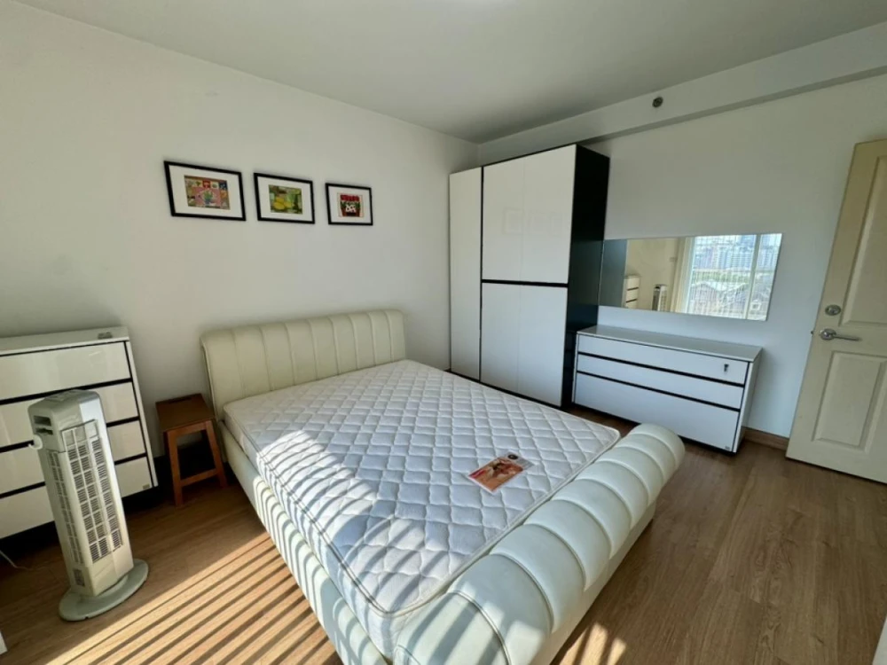 For rent: Supalai Park Srinakarin, 8th floor. Beautiful, comfortable, fully furnished unit. Book now! Don't miss out!