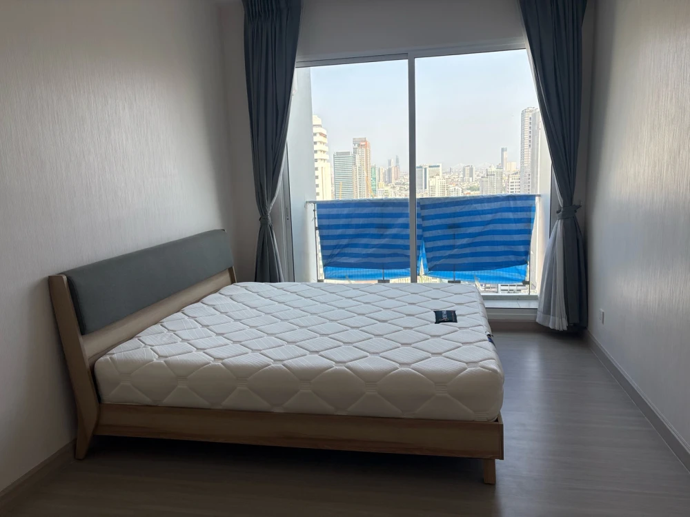 For rent: Supalai Premier Si Phraya-Samyan, 26th floor. Spacious and comfortable room. Book now!
