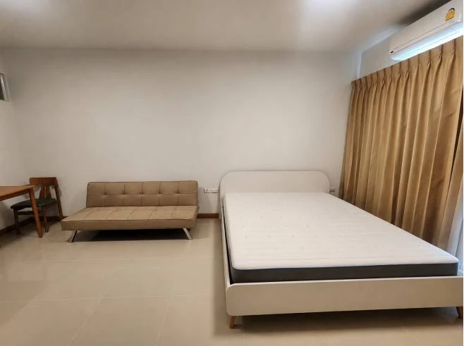For rent: Supalai River Resort, Studio room with river view, 11th floor, spacious balcony perfect for relaxing. Don't miss out!