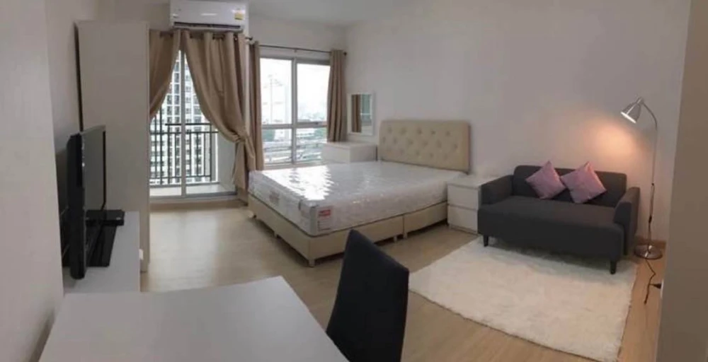 For rent: Supalai Veranda Rama 9. This unit is in a quiet zone, never had any problems with noisy neighbors. City and pool views, unobstructed. Don't