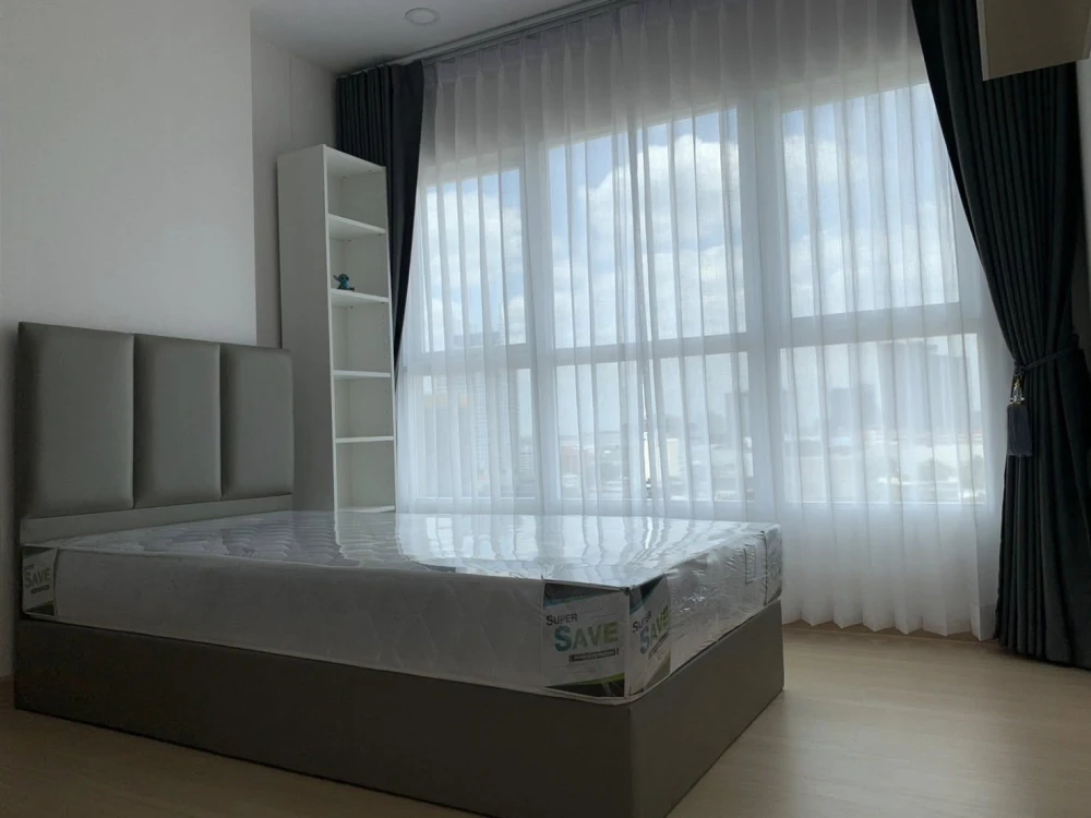 For rent Supalai Veranda Ramkhamheang, spacious room, lots of usable space, comes with complete furniture, just bring your bags and move in.