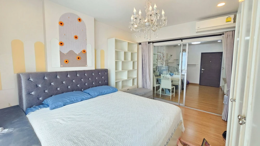 For rent: Supalai Veranda Ratchavipha-Prachachuen. Beautifully decorated and fully furnished unit with ample living space. Don't miss out!