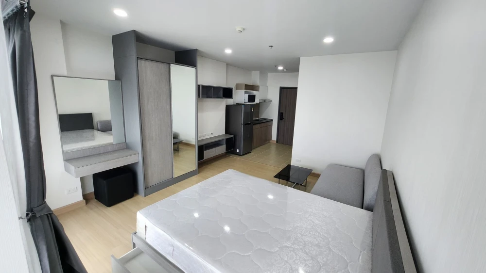 For rent Supalai Veranda Sukhumvit 117, 28th floor, very high, great breeze, clear and airy city view, don't miss it.