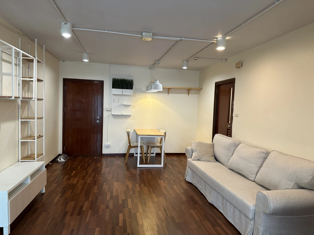 For rent S.V. City Rama 3, very spacious room, not cramped at all, complete with furniture and electrical appliances, ready to move in immediately.