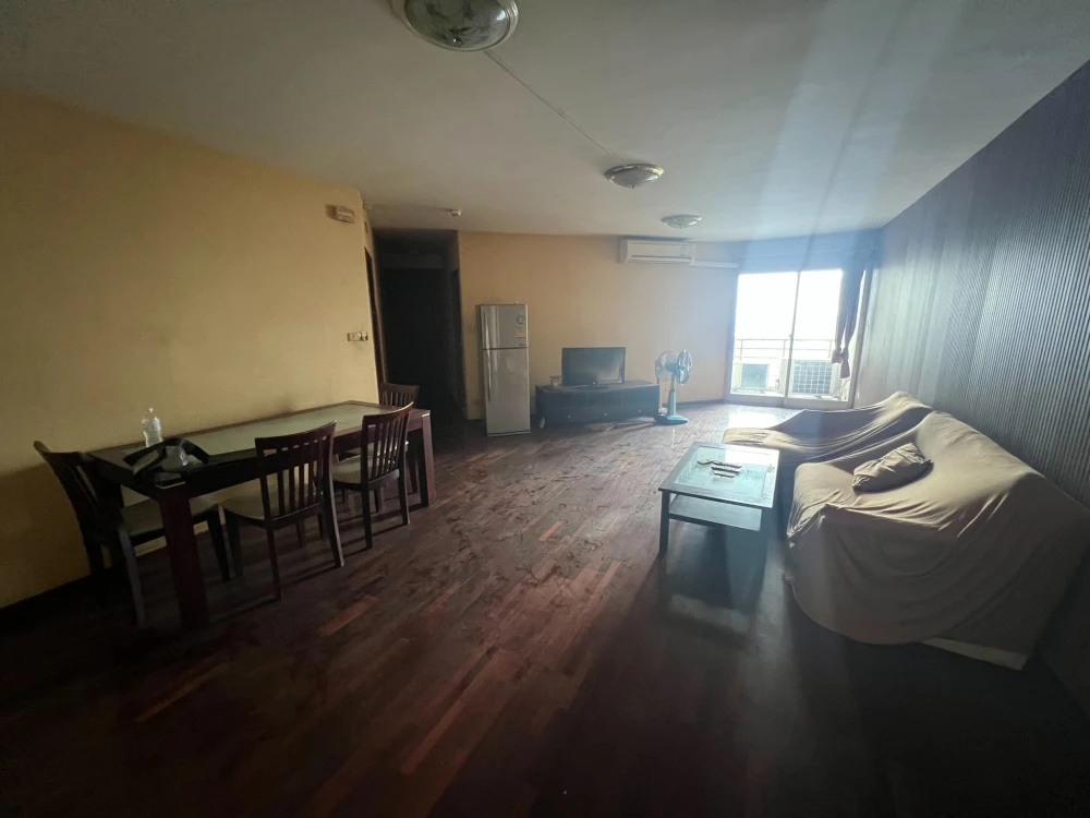 For rent: S.V. CITY Rama 3, 29th floor room, very high, great city view, with lots of usable space. Don't miss it.