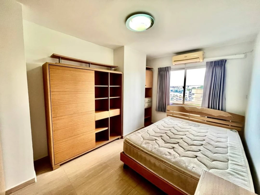 Spacious and comfortable room for rent at S.V. City Rama 3. Fully furnished, good ventilation, and beautiful view. Book now!
