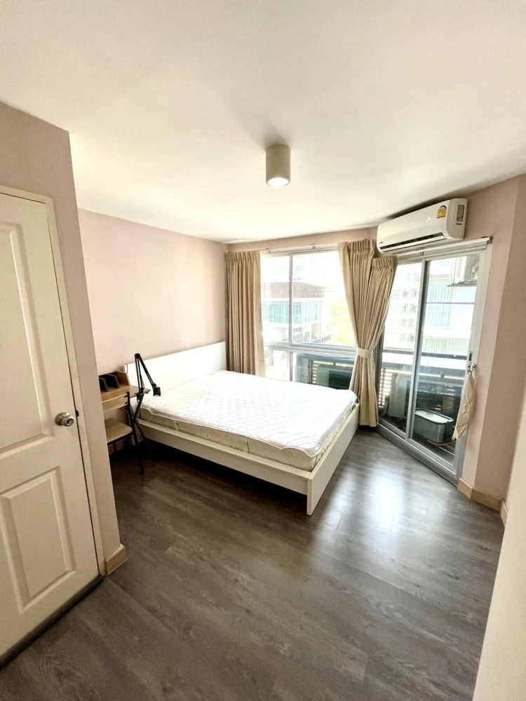 Swift Condo for rent, corner unit, quiet, spacious living area, fully equipped with amenities. Book now!