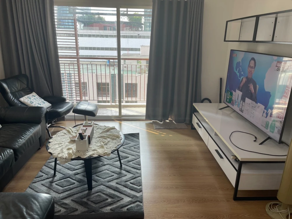 For rent: Sym Vipa – Ladprao, 8th floor, corner unit, pool view, fully furnished, ready to move in. Book now!