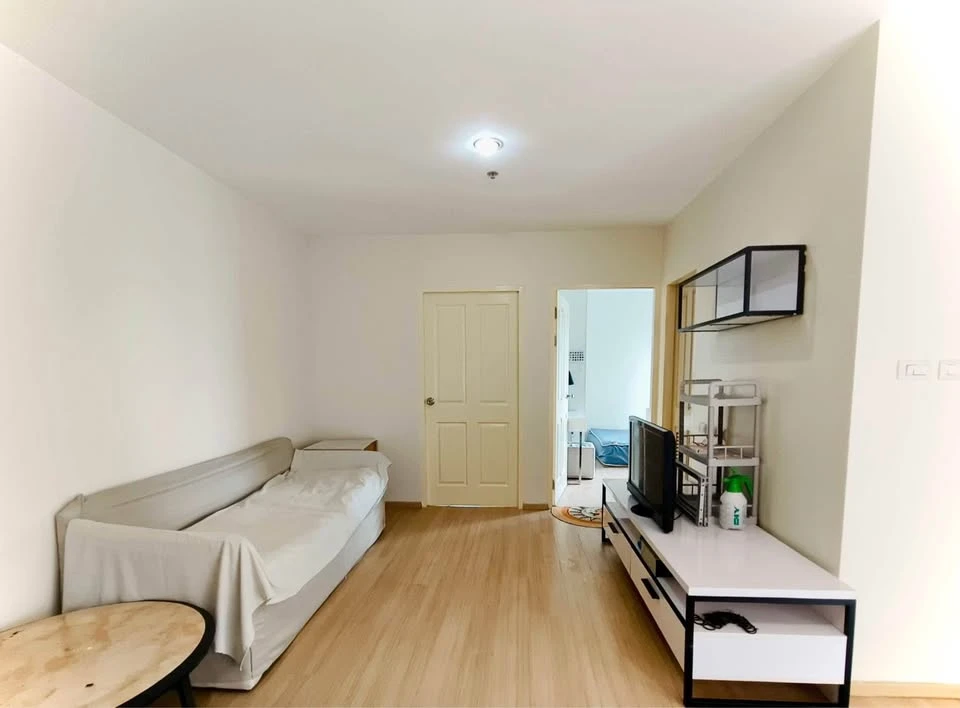 For rent: Sym Vipa – Ladprao, spacious room, lots of usable space, fully furnished, just bring your bags and move in.