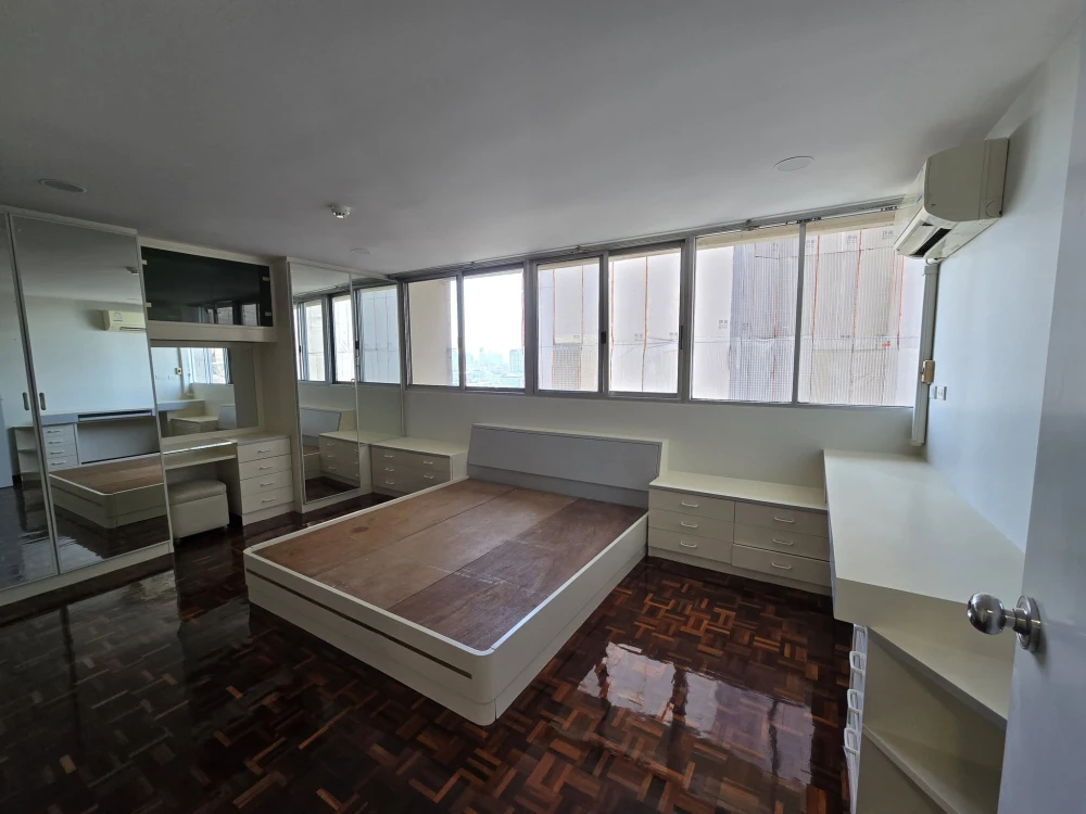 2-bedroom, 2-bathroom unit for rent at Tai Ping Towers. Spacious living area, fully furnished. Book now!