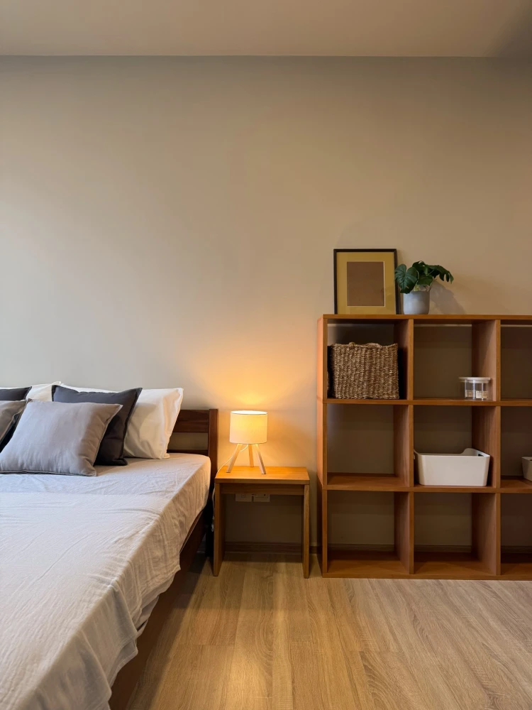 For rent: Taka Haus Ekkamai 12, fully furnished rooms with Muji furniture. Quiet and private atmosphere. Don't miss out!