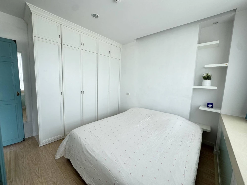 For sale, for rent!! T.C. Green Condo, nice room, decorated in a controlled tone, complete furniture and facilities, don't miss it!!