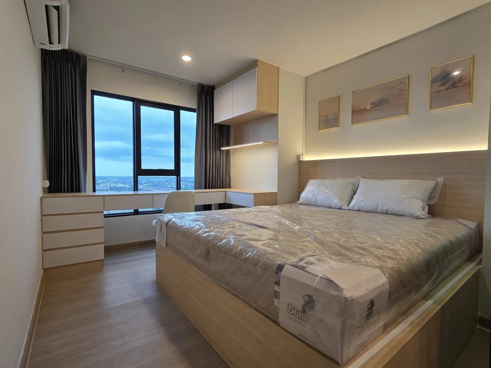 For rent: Terra Residence, corner room, very high floor, wall connected to other rooms only on one side, complete with electrical appliances and furni