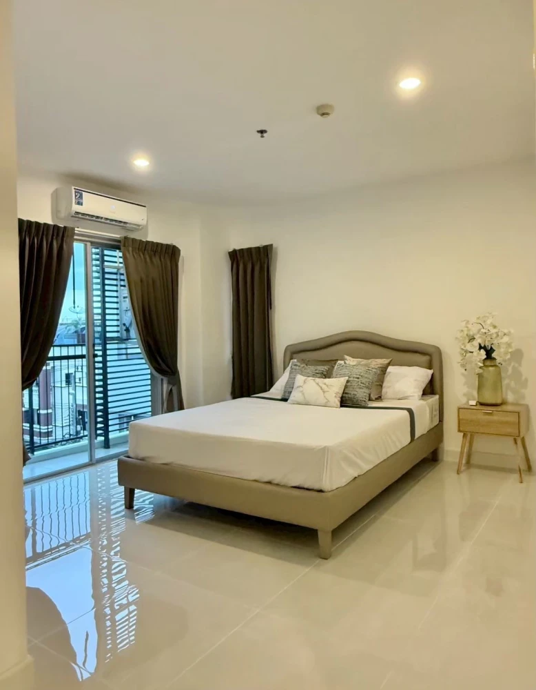 For rent: Thana Arcadia, 2 bedrooms, spacious living area, fully furnished. Book now!